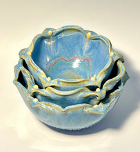 Load image into Gallery viewer, Handmade Pottery Starflower Bowl