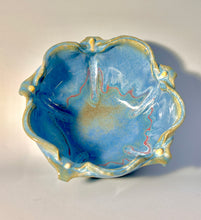 Load image into Gallery viewer, Handmade Pottery Starflower Bowl