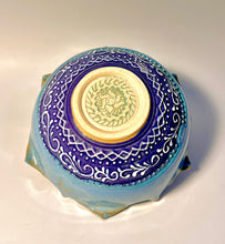 Load image into Gallery viewer, Handmade Pottery Starflower Serving Bowl