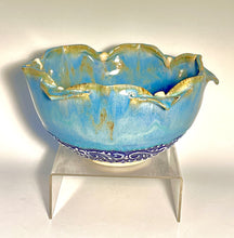 Load image into Gallery viewer, Handmade Pottery Starflower Serving Bowl