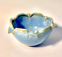 Load image into Gallery viewer, Handmade Pottery Starflower Bowl