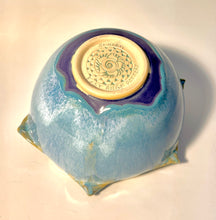 Load image into Gallery viewer, Handmade Pottery Starflower Bowl