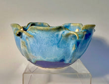 Load image into Gallery viewer, Handmade Pottery Starflower Bowl