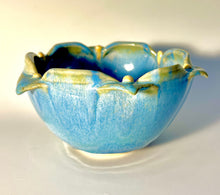 Load image into Gallery viewer, Handmade Pottery Starflower Bowl