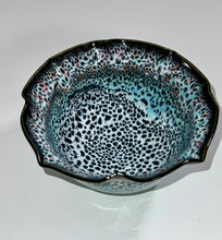 Load image into Gallery viewer, Handmade Flower Rim Bowl